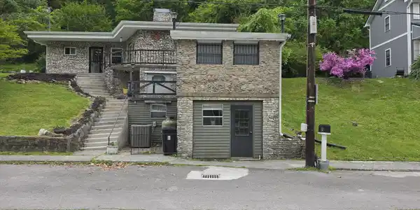 327 Colwyn Ave