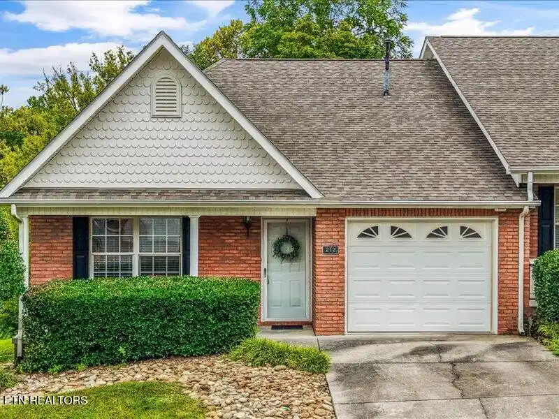 Image 1: 01-212 Timbercreek Way 03