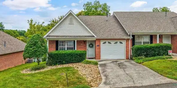 Image 2: 02-212 Timbercreek Way 04