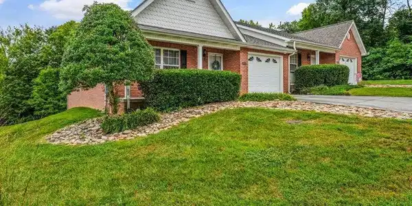 Image 3: 04-212 Timbercreek Way 36