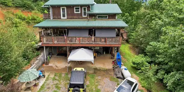 180 N Grand Country Drive