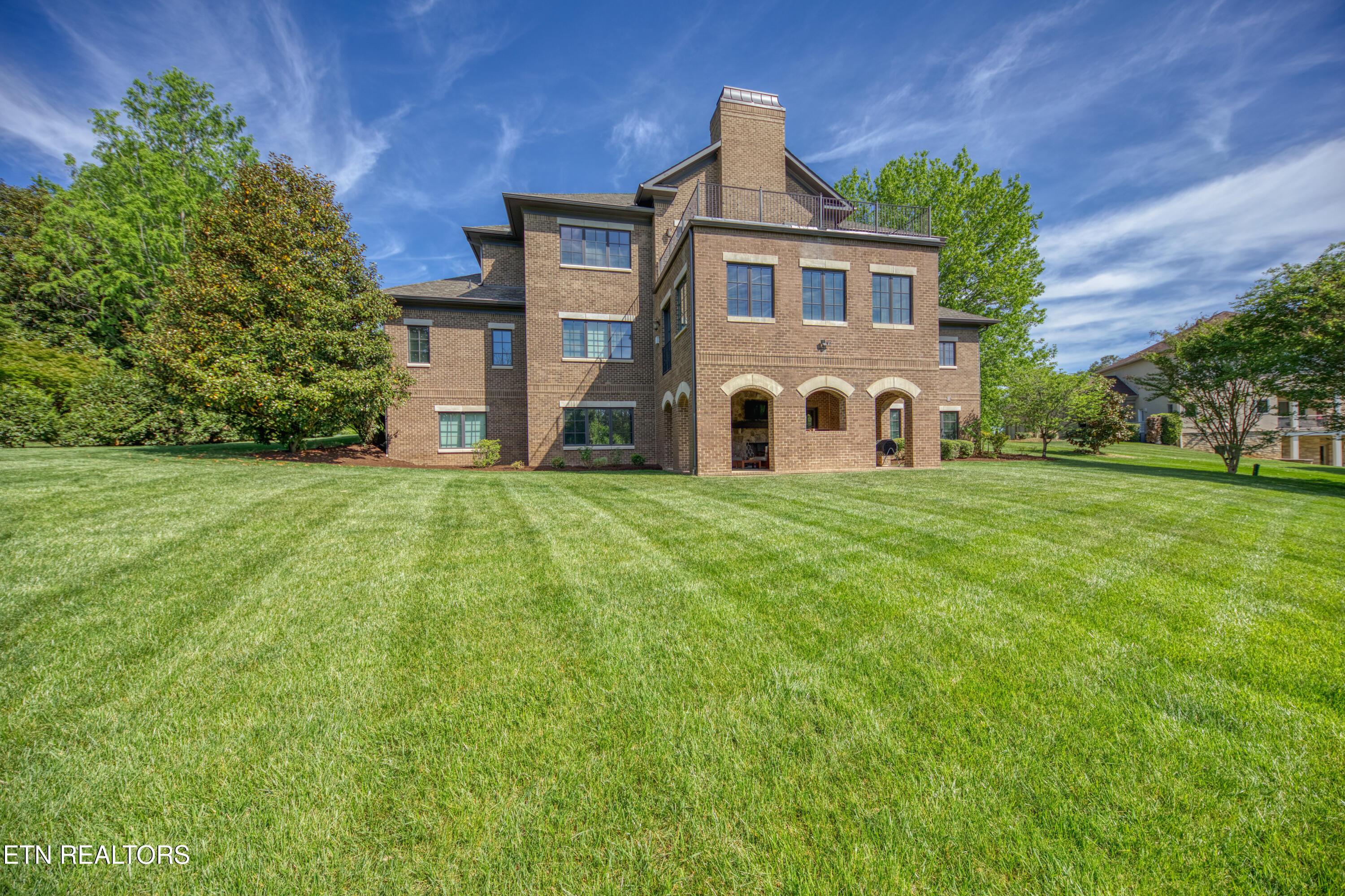 Image 4: Perfectly Manicured Lawn