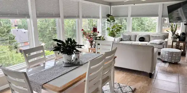 Image 3: Large heat/aired sunroom