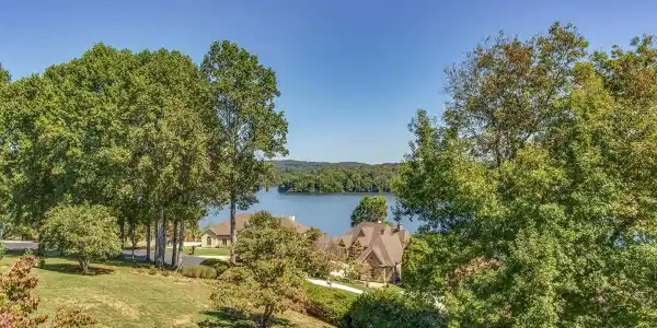 Image 2: 08_CatoosaLane_410_DeckView