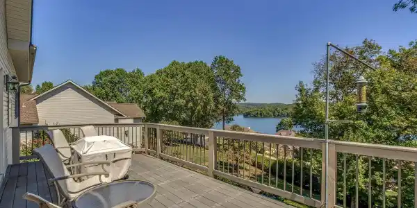 Image 3: 07_CatoosaLane_410_Deck01