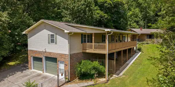 Image 2: 19-340-Bank-St-Tellico-Plains-TN-19