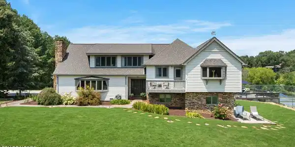 1222 Green Court