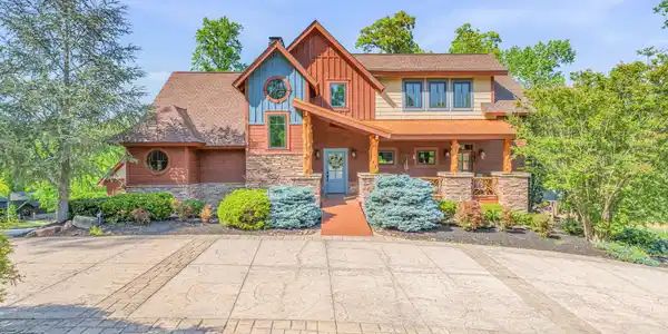 305 Foxwood Drive