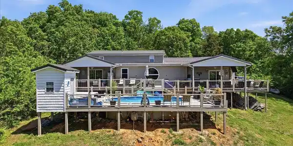 Image 3: 03-334_Alpha_Dr_006