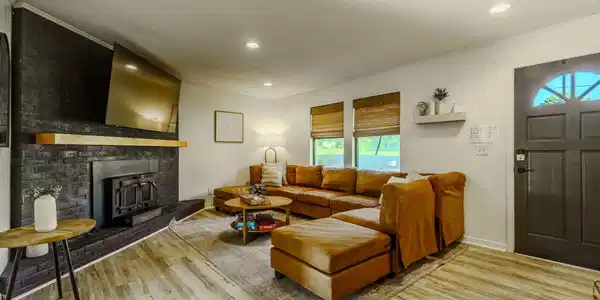 Image 3: 3-web-or-mls-_DSC1208-HDR