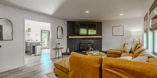 Image 4: 2-web-or-mls-_DSC1203-HDR