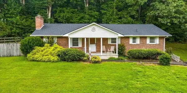 Image 3: 06-227 Fairway Dr