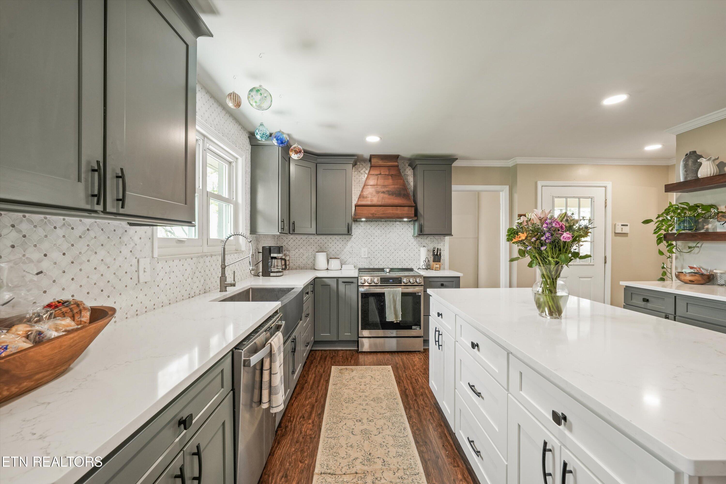 Image 3: Custom Kitchen