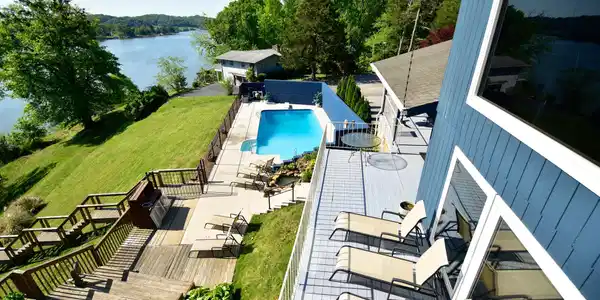 207 Lake Circle