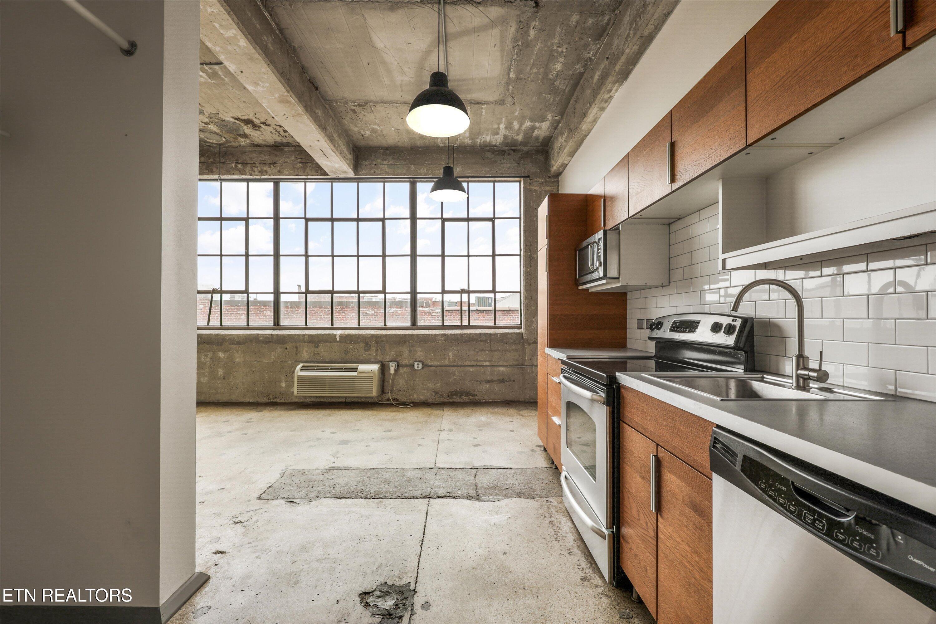 Image 4: Entry to Studio