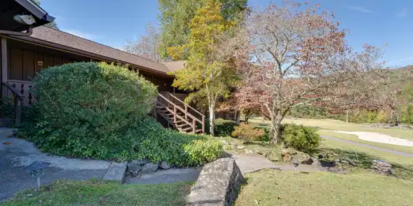 3815 East Pkwy