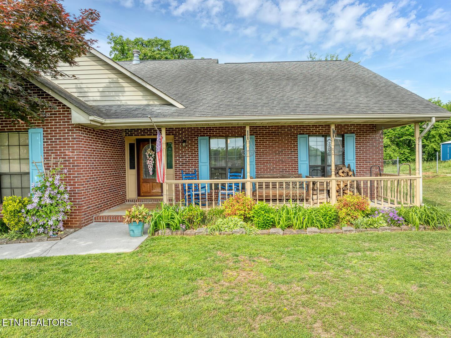Image 4: Covered front porch