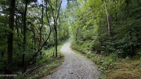 18 AC E Main St