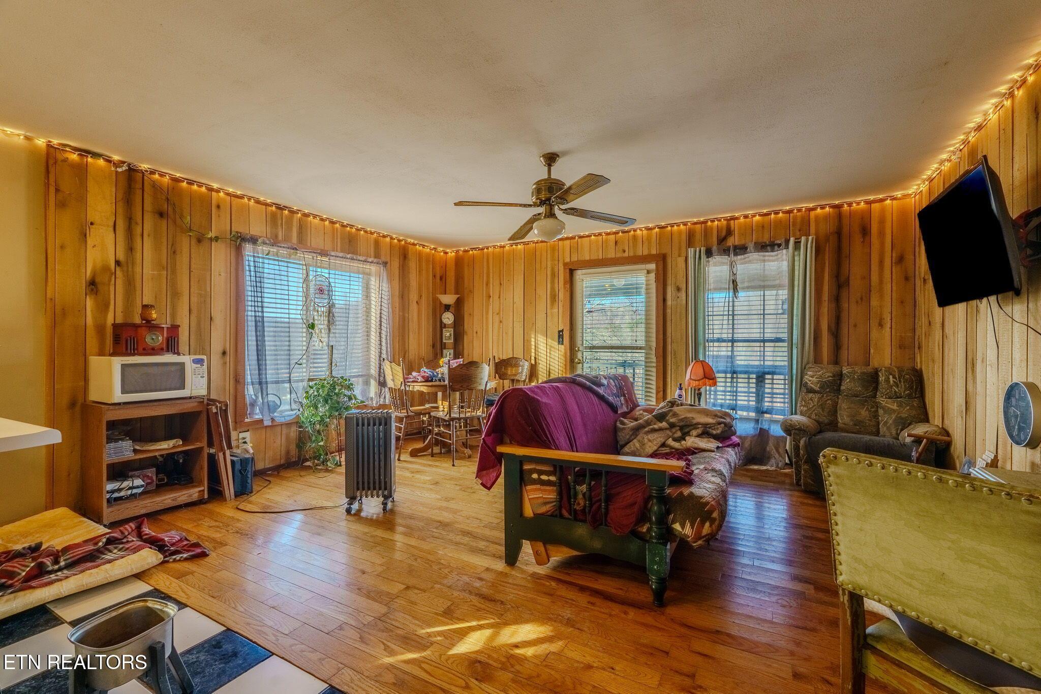 Image 4: 4-web-or-mls-_DSC4045-HDR