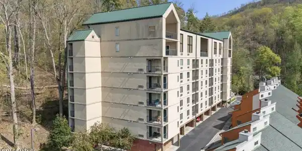 Image 2: Gatlinburg Towers