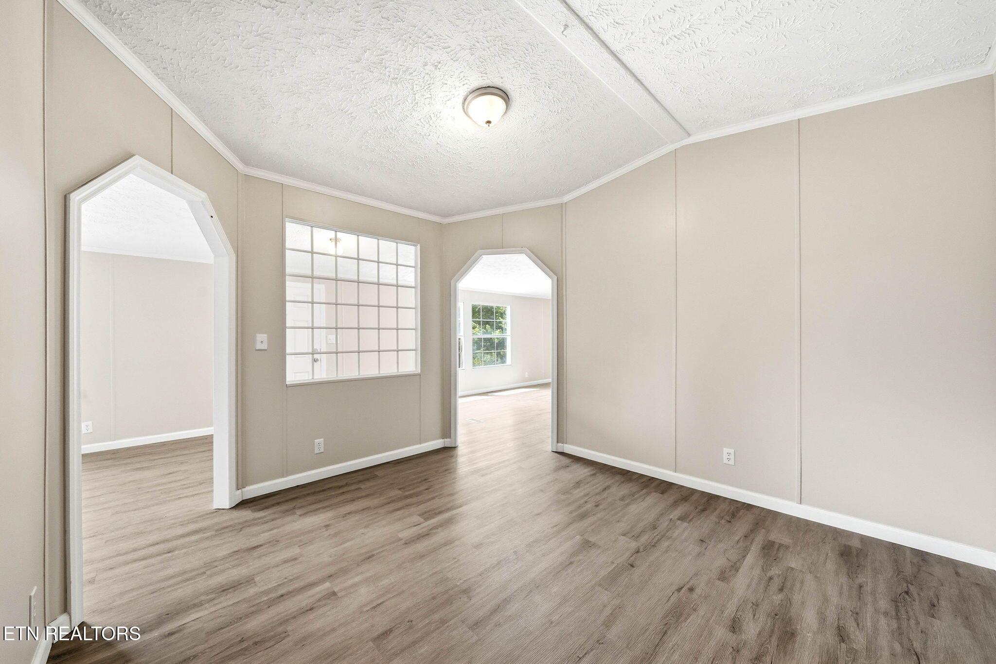 Image 4: 835 Mountain View Road