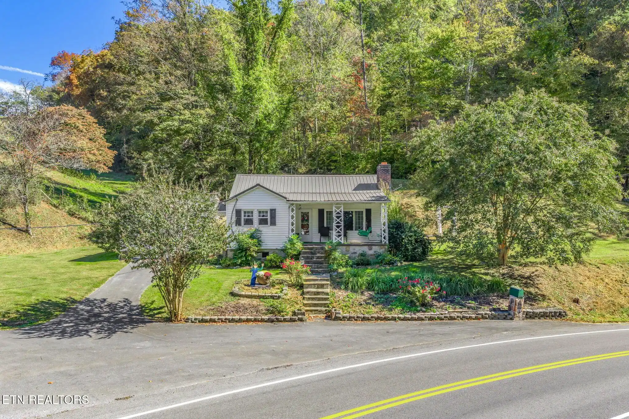 Image 1: 3-web-or-mls-858 N. Shiloh Road-62