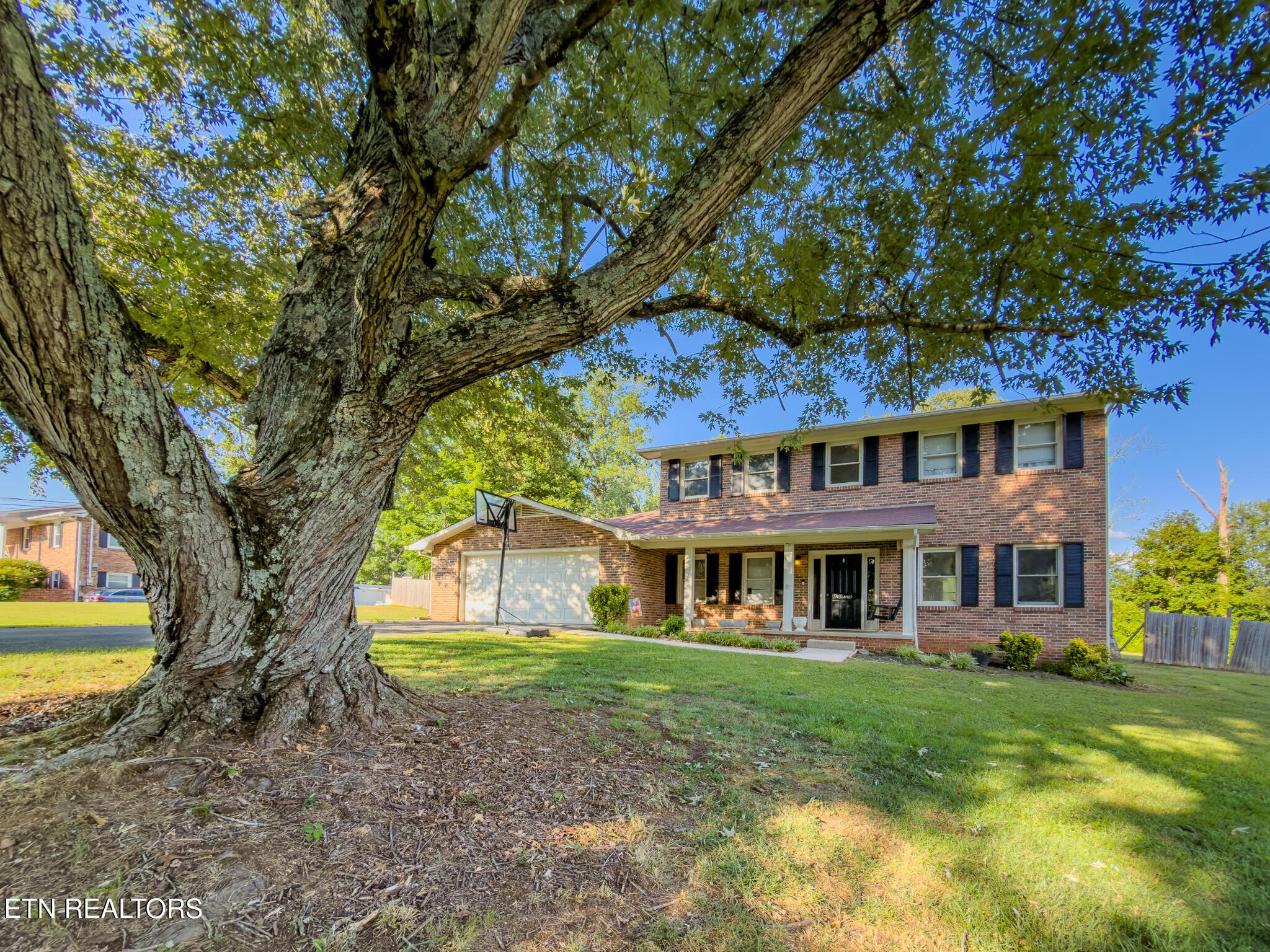 Image 4: Front of House