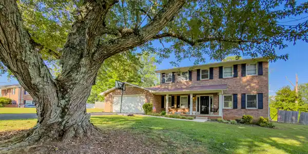Image 4: Front of House