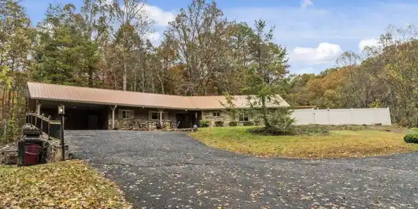 560 Buckhorn Rd