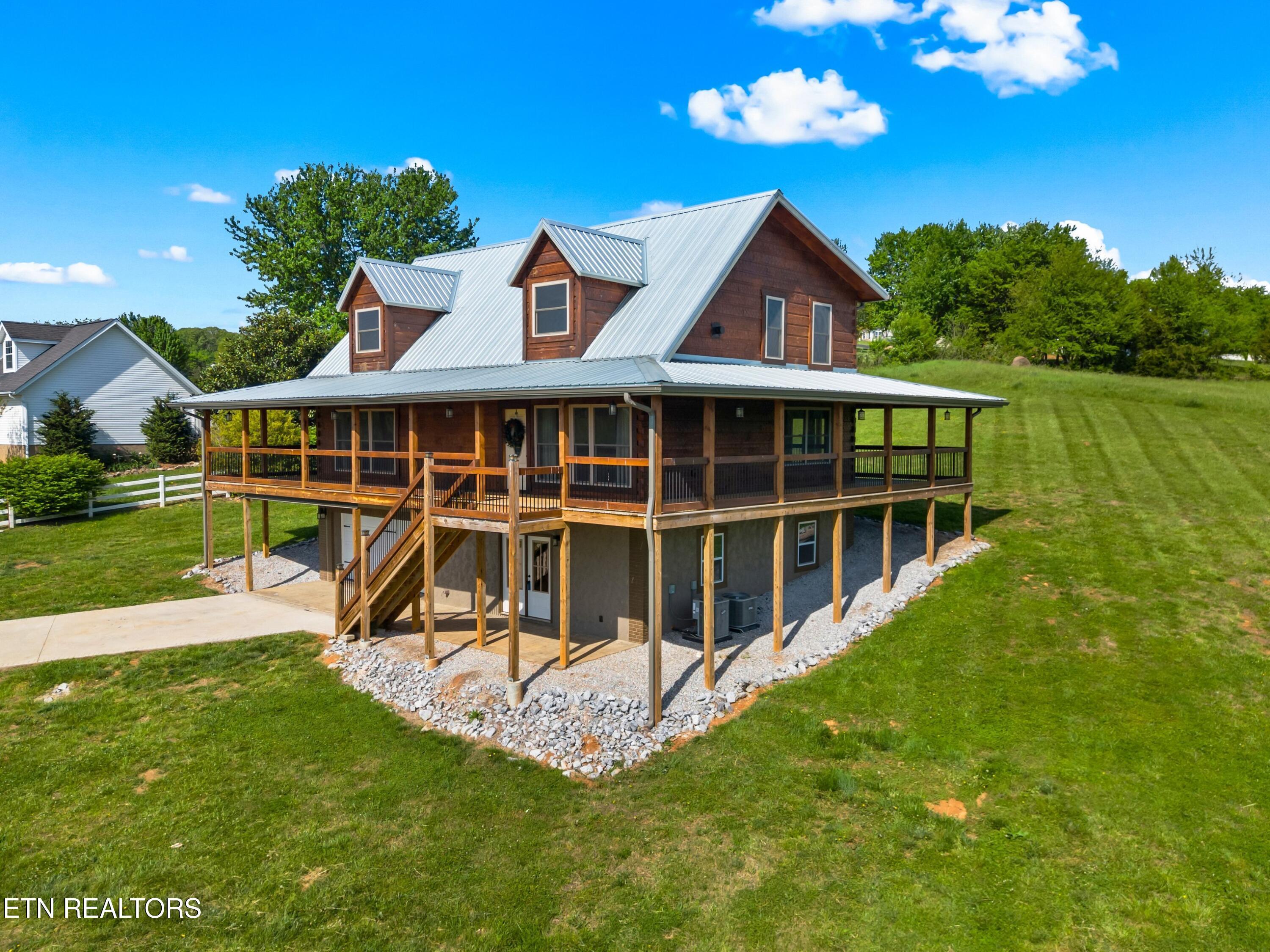 Image 3: 003-102GolfViewBoulevard-Dandridge
