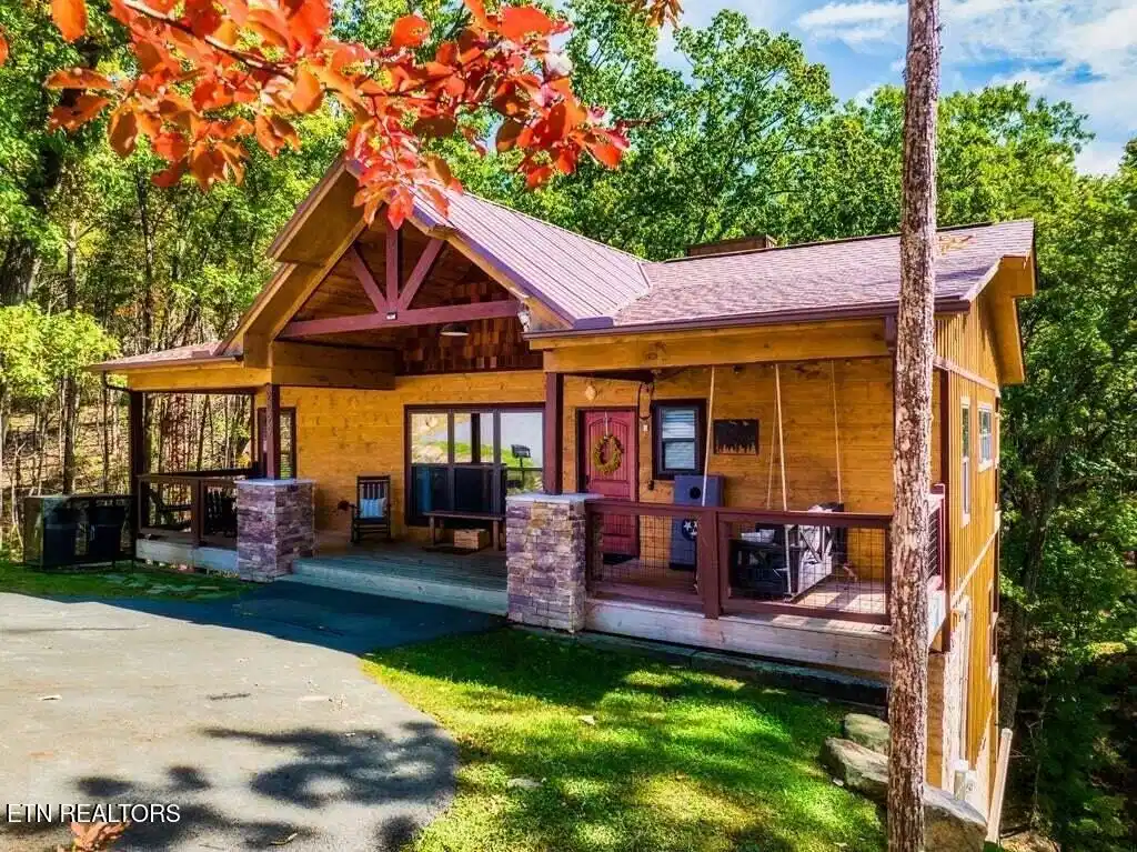 Image 1: 2529 Mountain Holly Way Pic