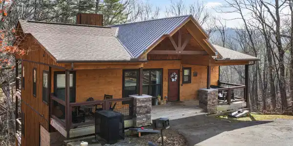 Image 3: 2529 Mountain Holly Way-02