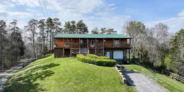 2440 Levee Way