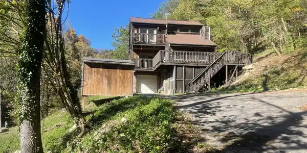 592 BARREN CREEK Rd