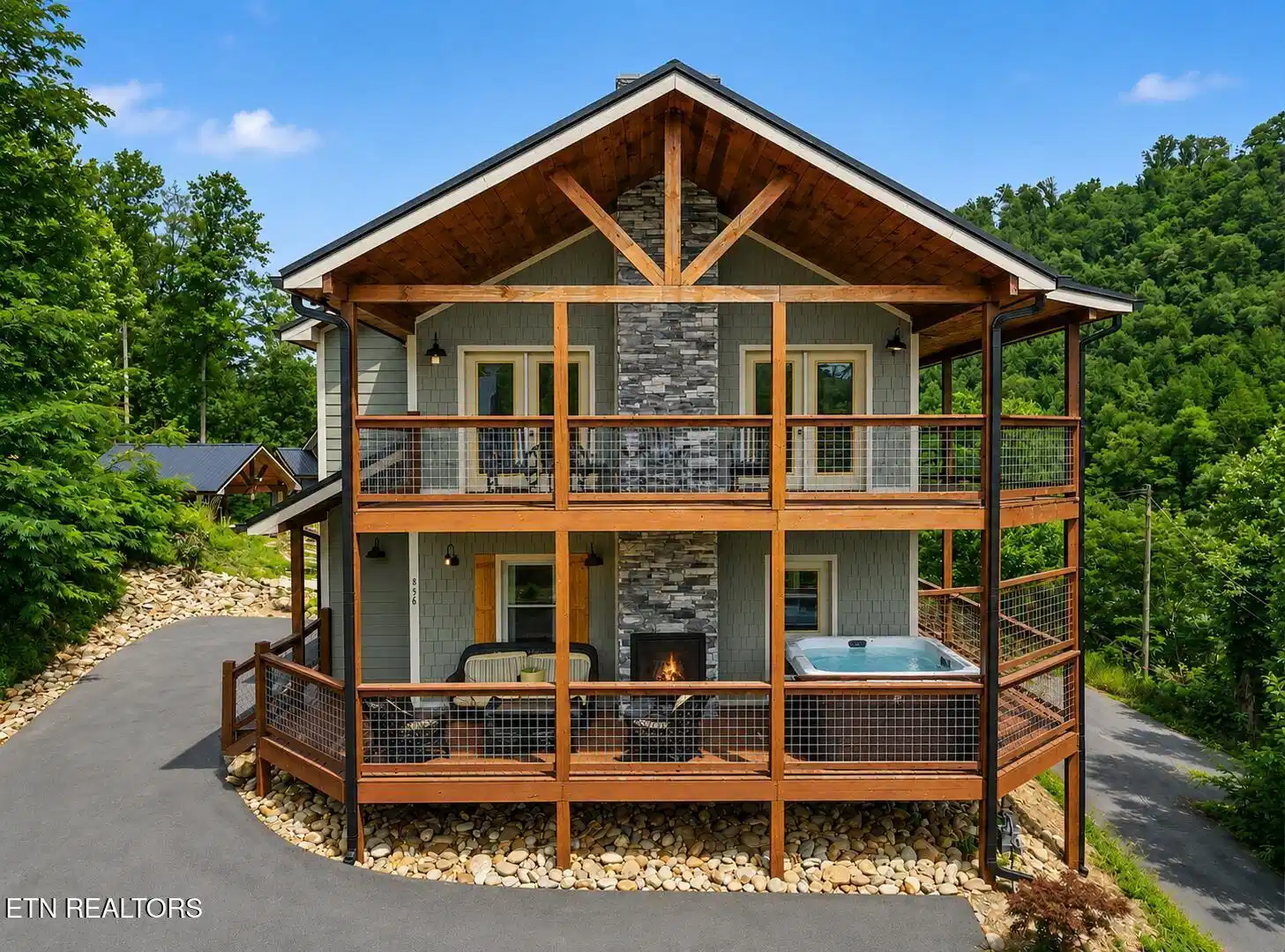 Image 1: 856 Crest View Dr