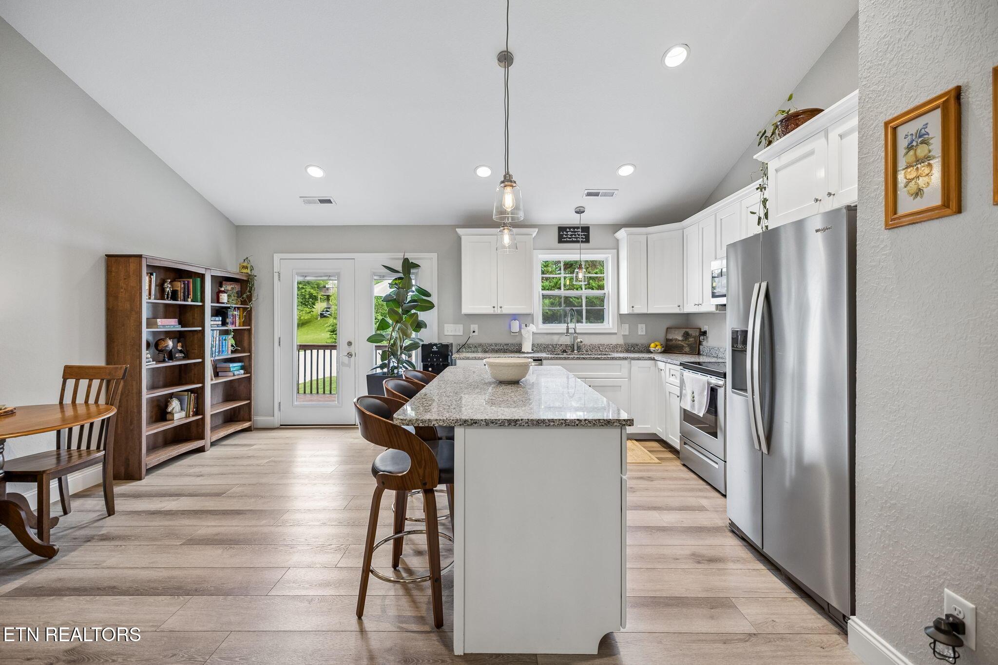 Image 3: 19-120 Breezewood Cir - 026