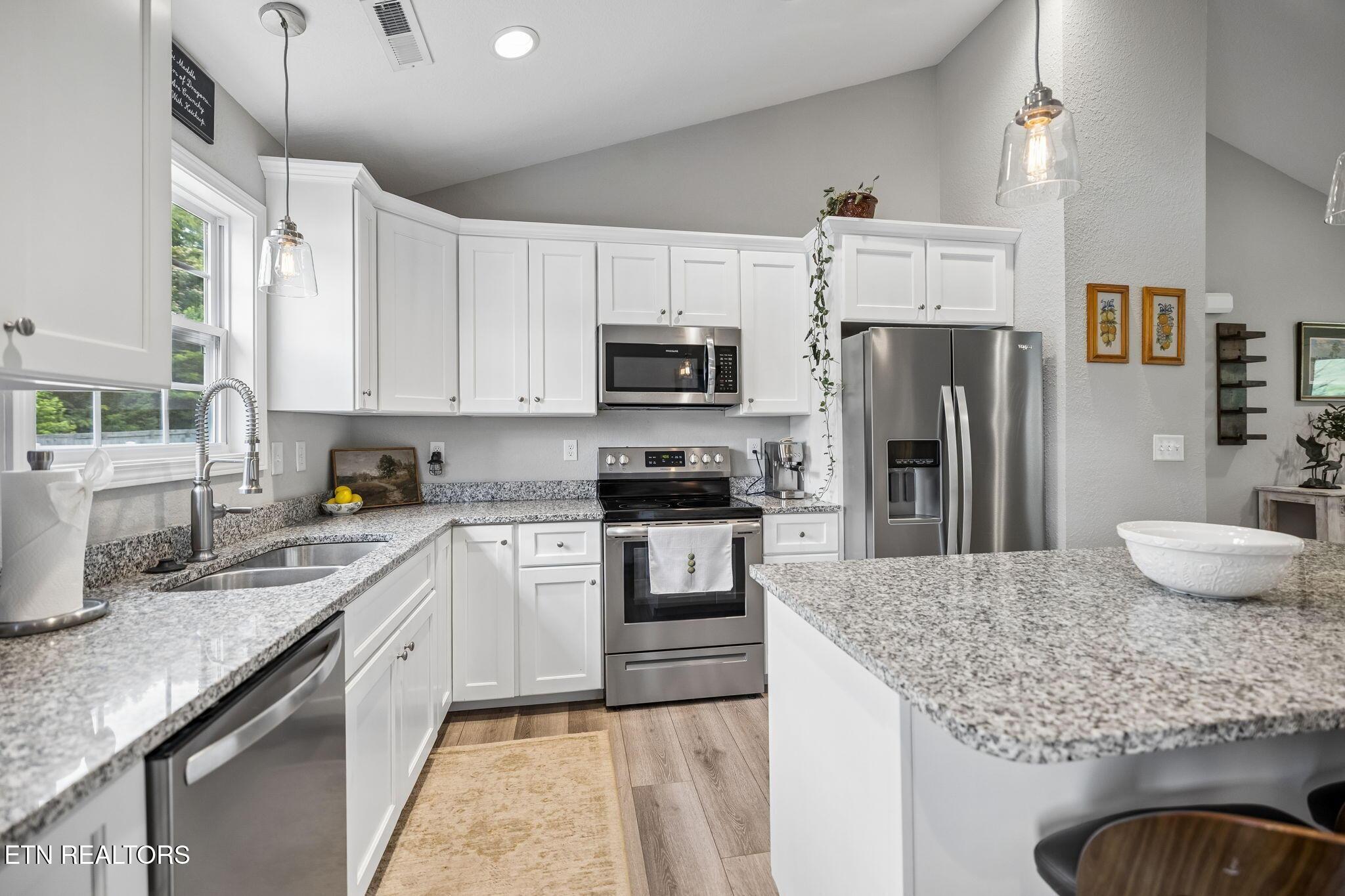 Image 4: 20-120 Breezewood Cir - 014