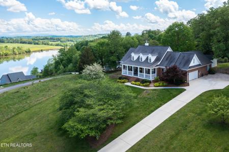 210 Vineyard Cove Dr.