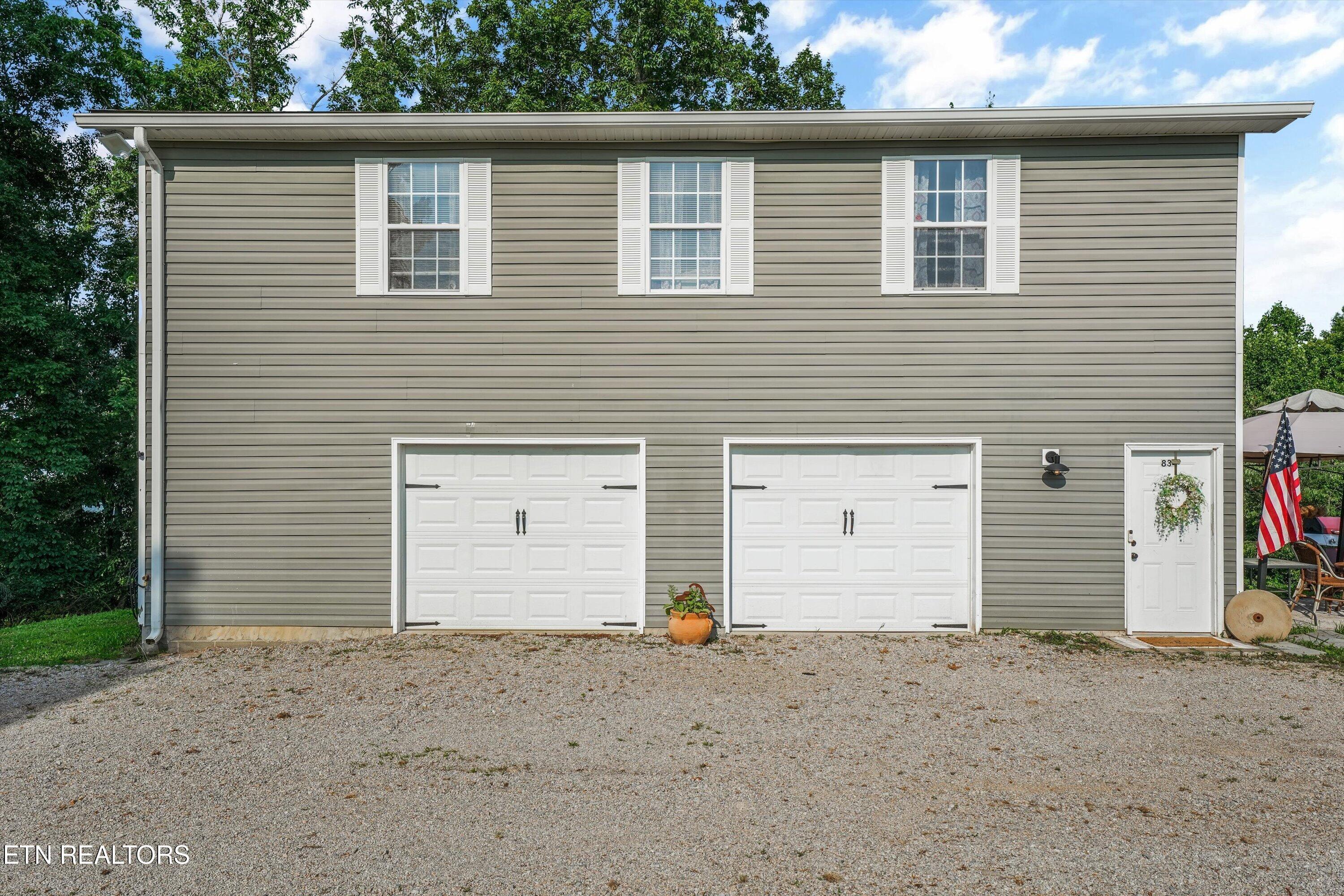 Image 2: 01-834 Walker Rd01