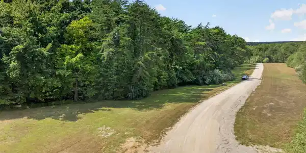 Image 4: 19-web-or-mls-long-branch-lakes