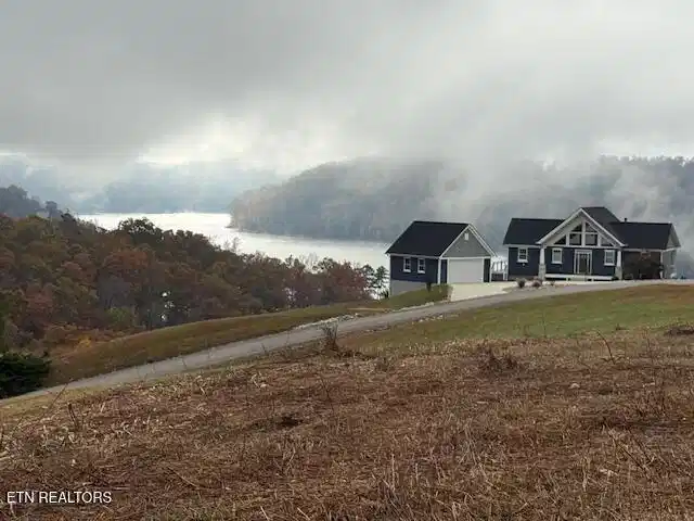 Image 1: Lakeview