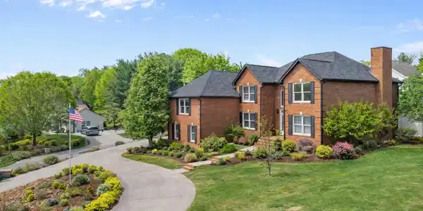 1201 Briar Lea