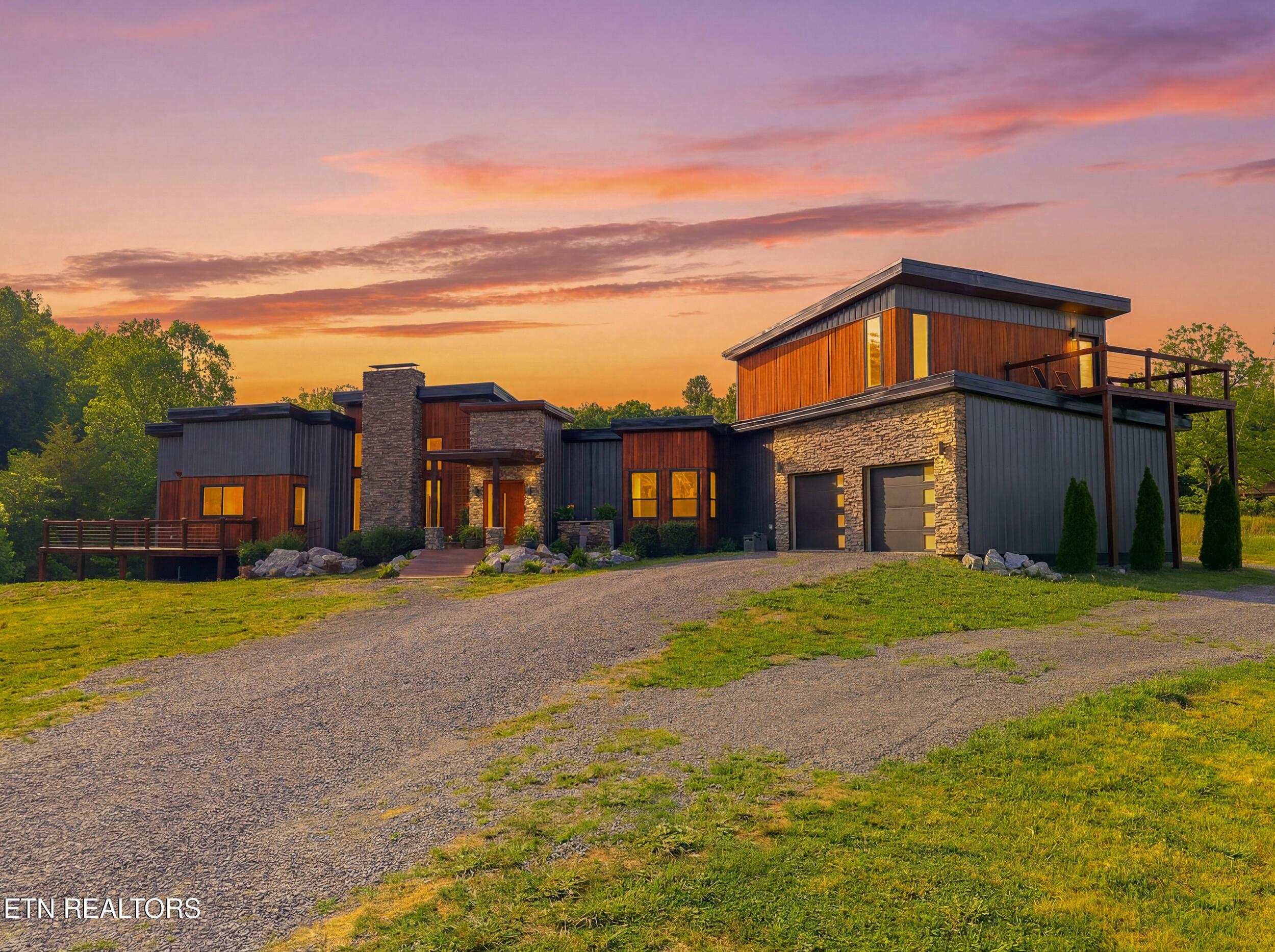 Image 1: 3_lavendar_hills_0002_tw