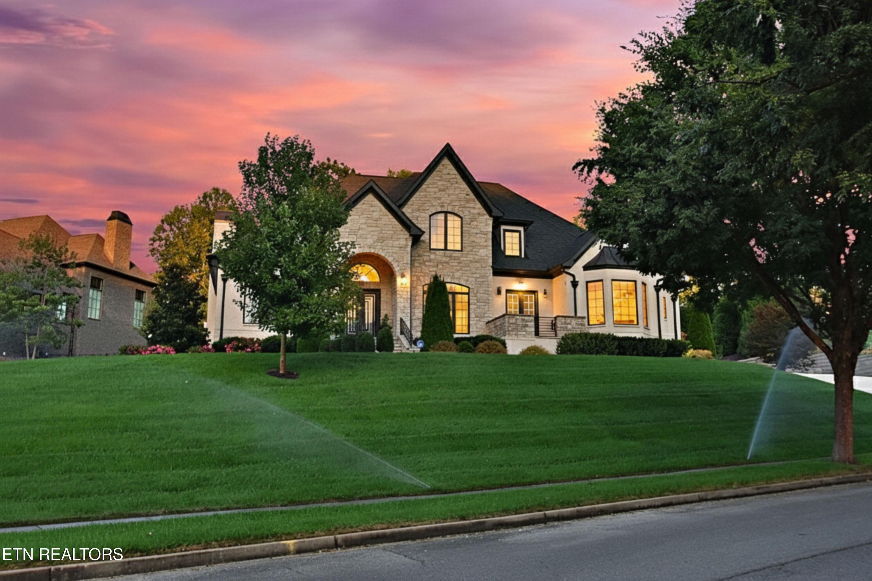 Image 2: HIGHWICK TWILIGHT USE 2 - bay window lig