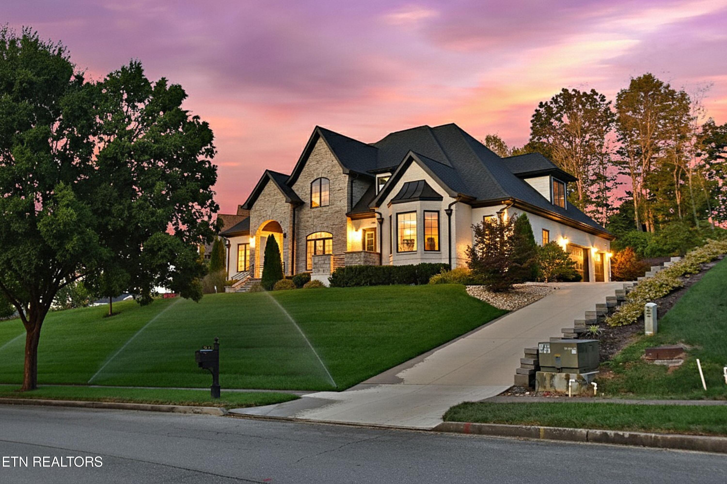 Image 3: HIGHWICK TWILIGHT USE 1