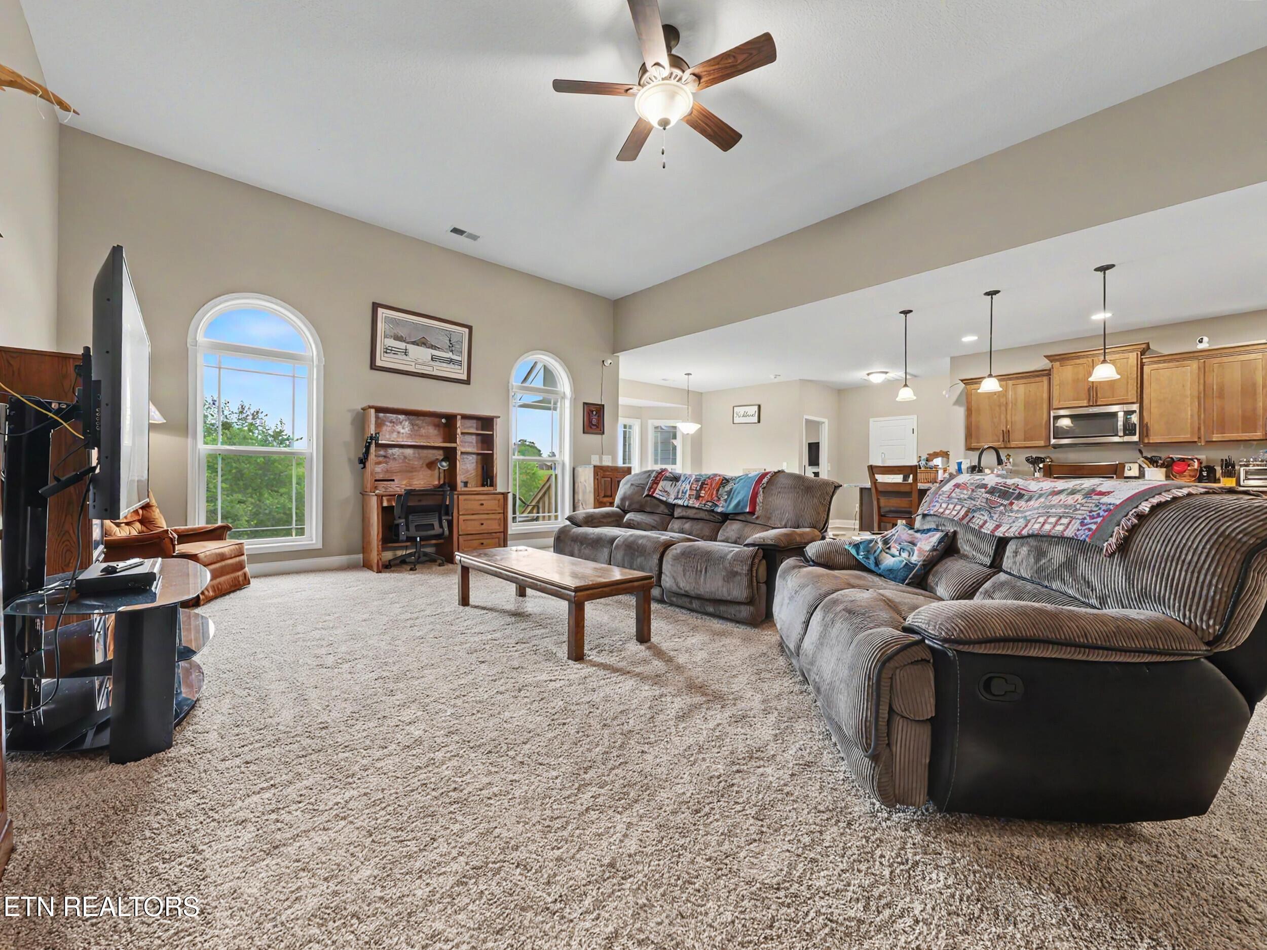 Image 4: Open Floor Plan