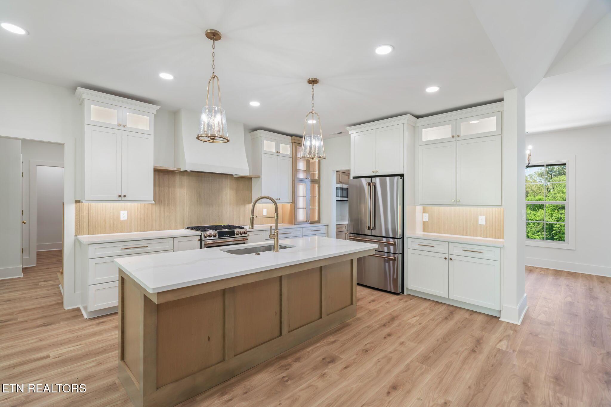 Image 3: 18-web-or-mls-1211 Herbert Drive-22