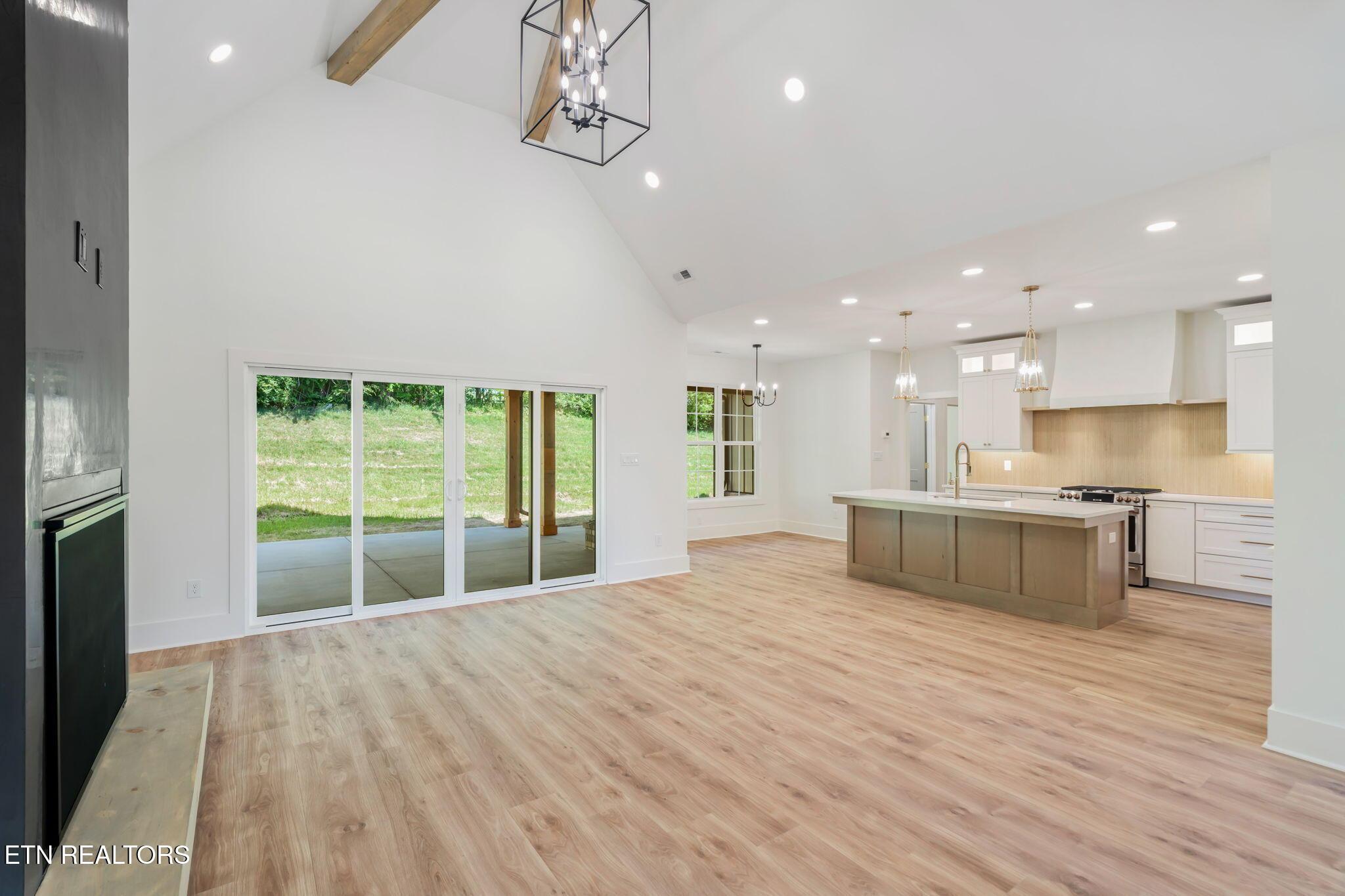 Image 4: 15-web-or-mls-1211 Herbert Drive-9