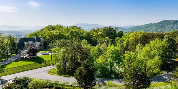 Image 2: 1140-Crestview-Drive-Pigeon-Forge-TN-11
