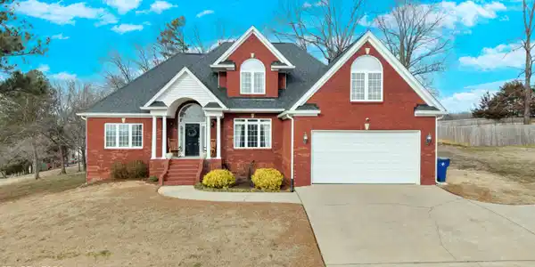 211 NE Clearview Circle